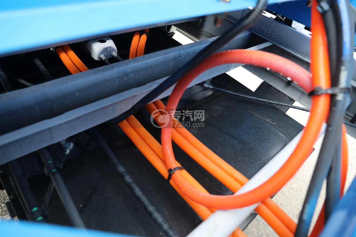吉利F1E纯电动勾臂垃圾车电控