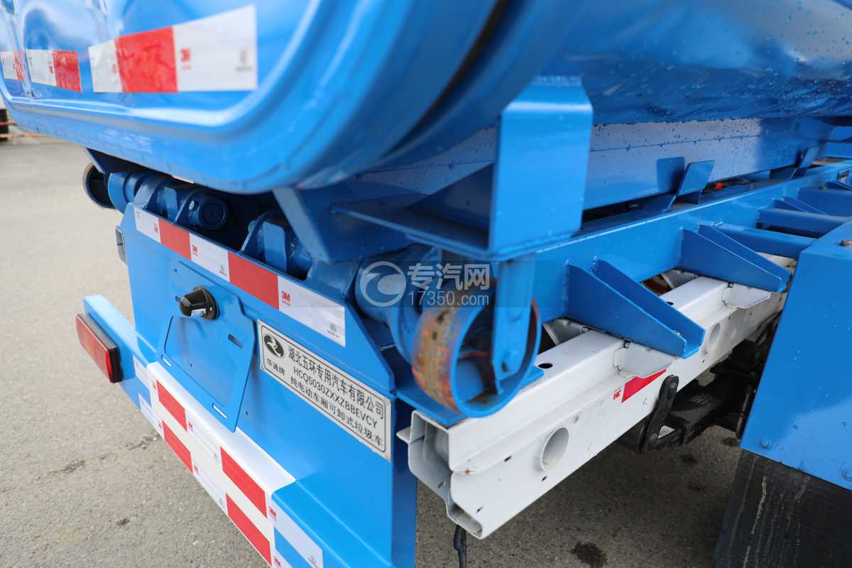 吉利F1E纯电动勾臂垃圾车后滚轮