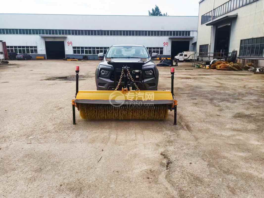 重汽搏胜2.0T青春版自动柴油四驱长轴除雪车除雪滚刷