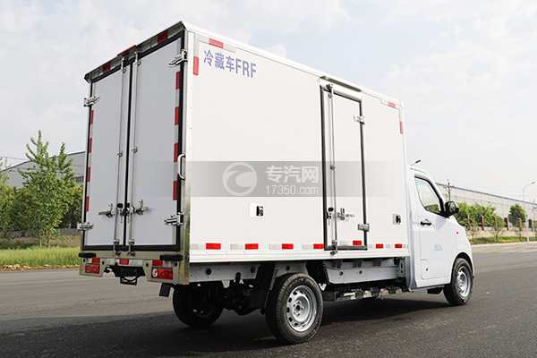 吉利 F1E小微卡纯电动冷藏车侧后面图