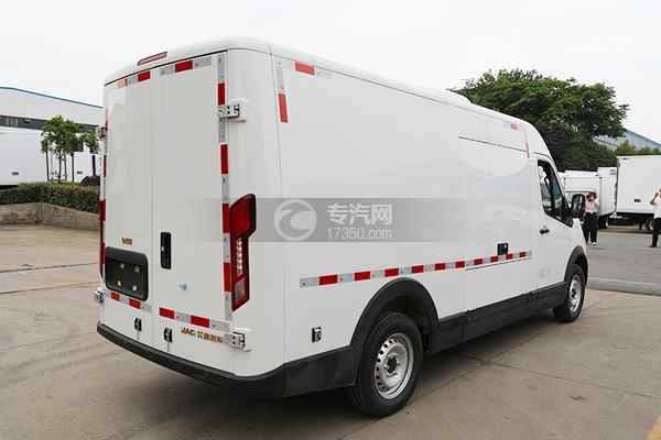 江淮Vαn宝路7.5方-63.75Kwh领航版纯电动冷藏车侧后方图