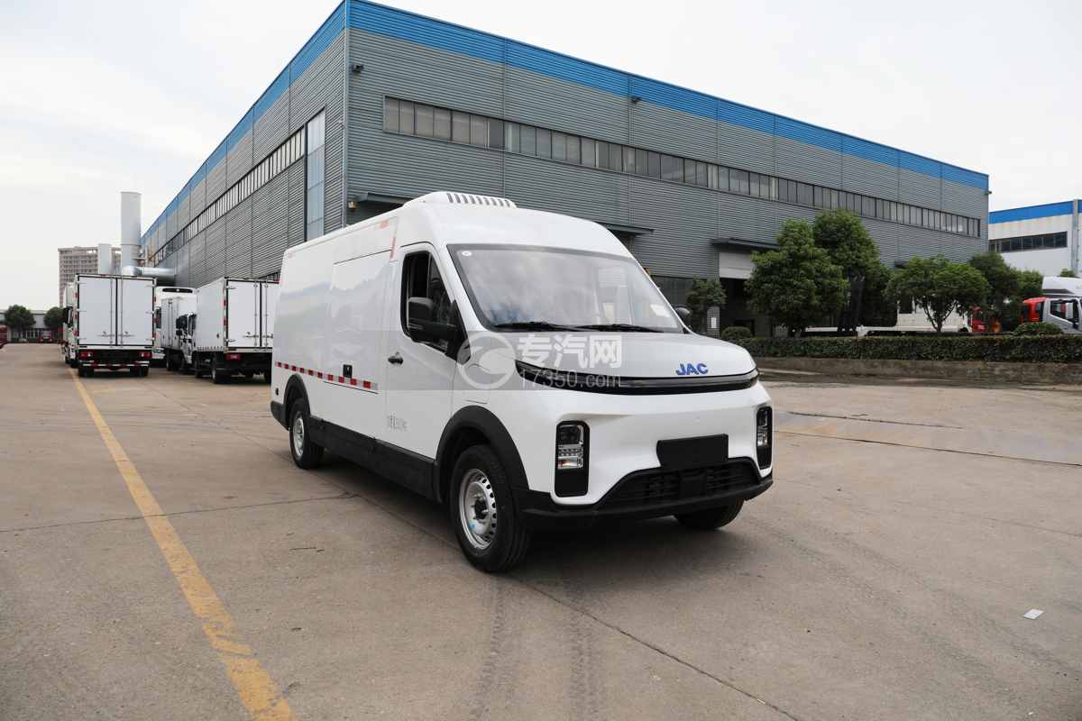 江淮Vαn宝路7.5方-63.75Kwh领航版纯电动冷藏车左前45度图