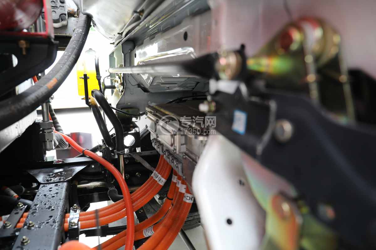 飞碟奥驰EV5（7.7方）纯电绿牌压缩垃圾车电控