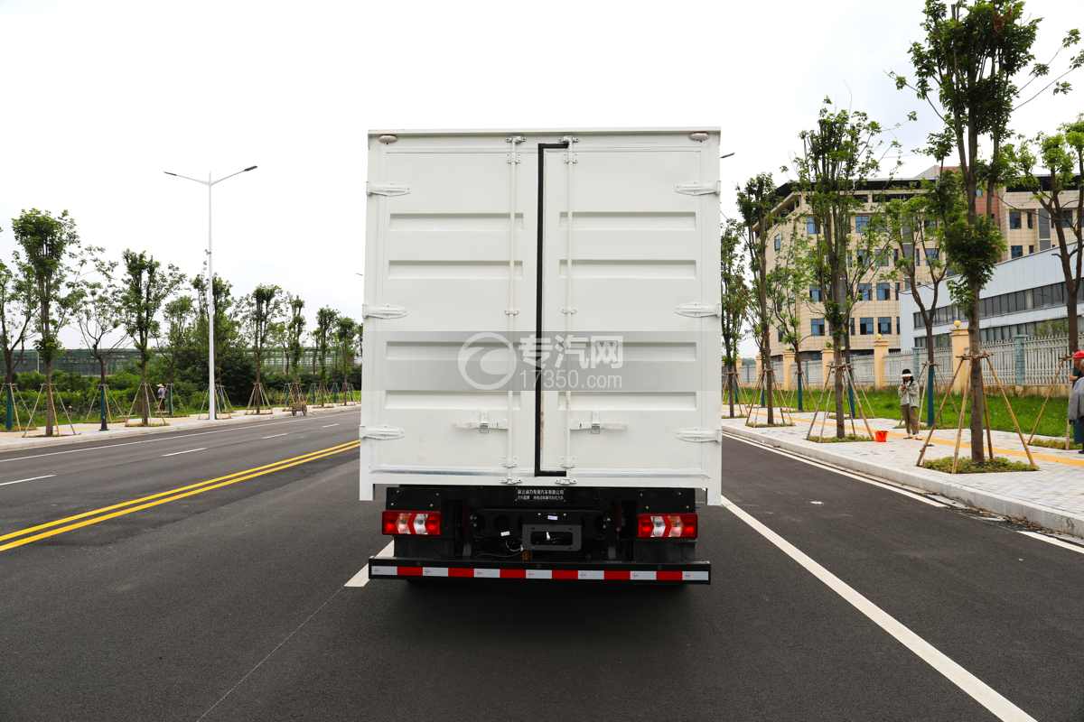 江淮帅铃EV5纯电动车厢可卸式汽车（100.46kwh）正后方图