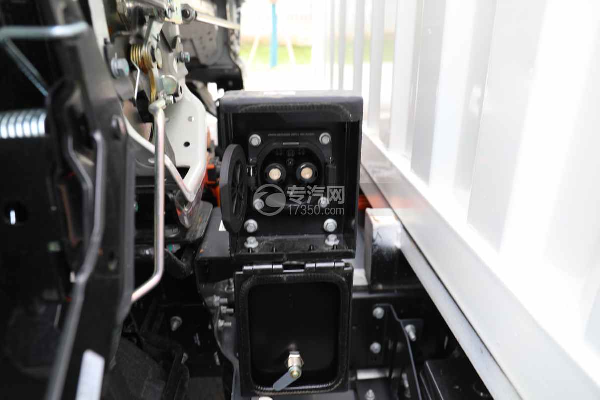 江淮帅铃EV5纯电动车厢可卸式汽车（100.46kwh）充电接口