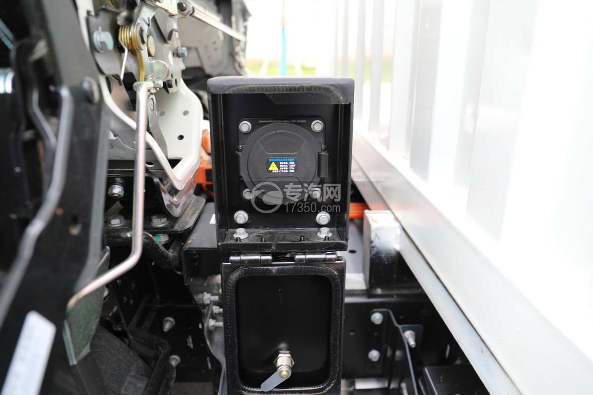 江淮帅铃EV5纯电动车厢可卸式汽车（100.46kwh）充电接口