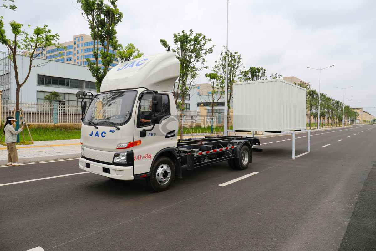 江淮帅铃EV5纯电动车厢可卸式汽车（100.46kwh）操作展示