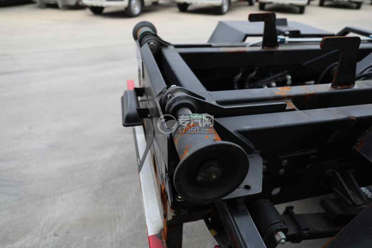 江淮恺达EX5纯电动勾臂垃圾车后滚轮