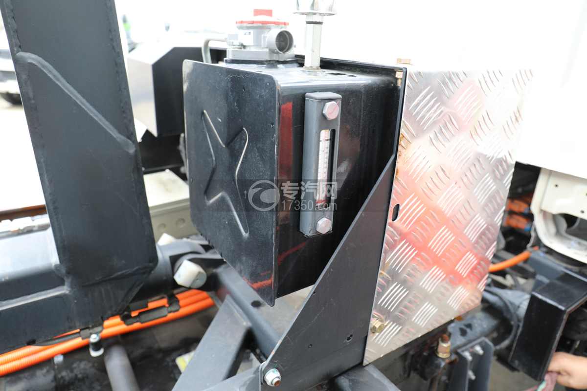 江淮恺达EX5纯电动勾臂垃圾车上装液压油箱