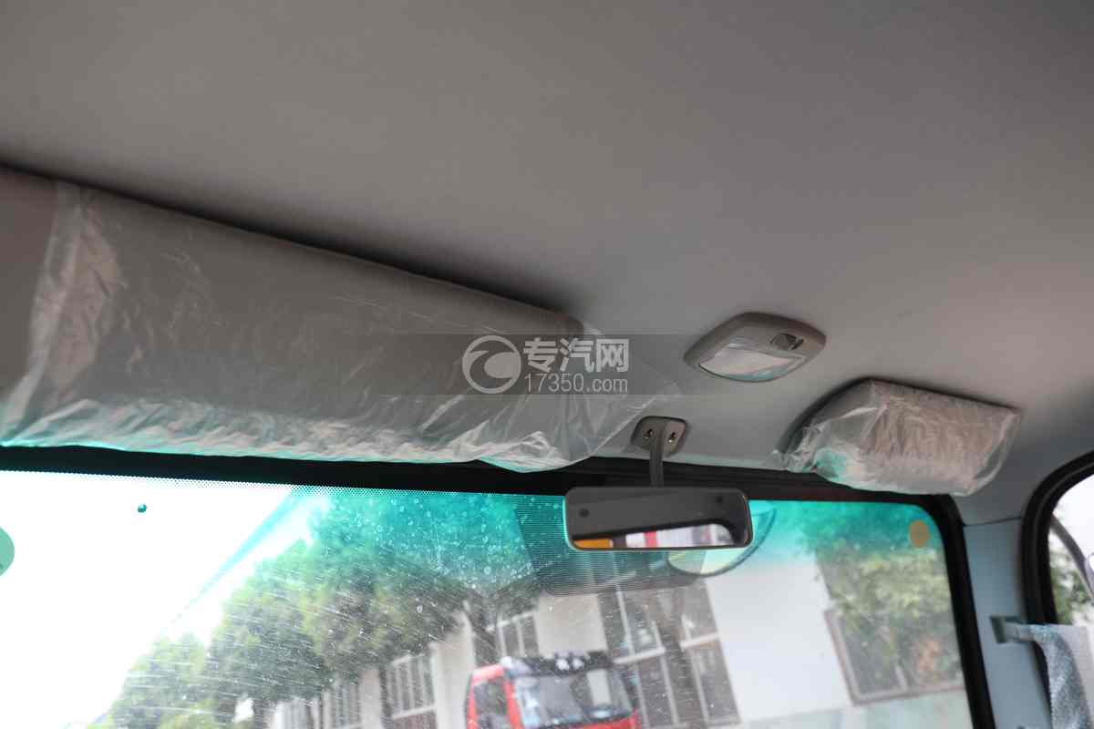 蓝牌四驱三环绿化综合养护车驾驶室细节图