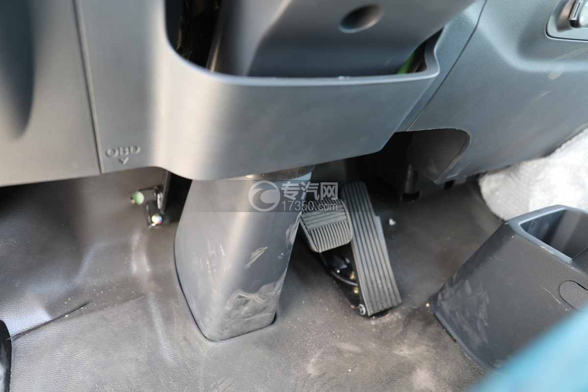 飞碟奥驰V5（地库版132度）勾臂垃圾车制动、离合装置