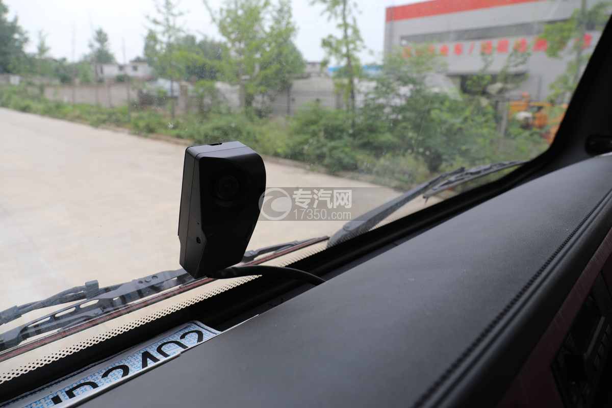 陕汽德龍G500平板式货车（18吨新规）行车记录仪