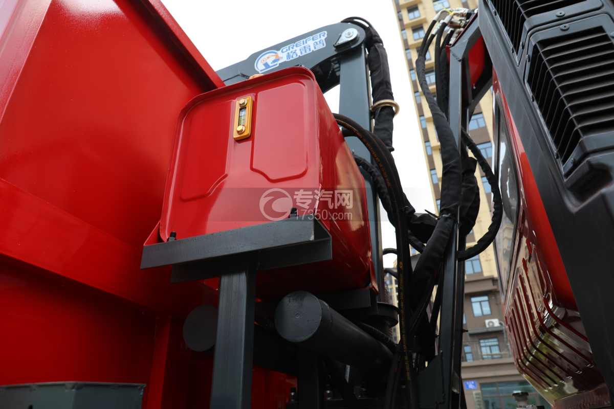 湖北大运四驱自缷抓斗式垃圾车上装液压油箱