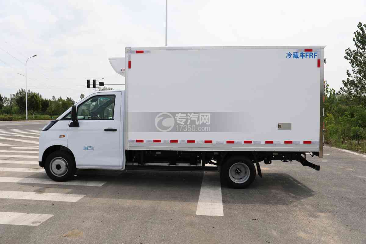 吉利星智F3E（ 72.849度电）纯电动冷藏车（后双轮）侧面图