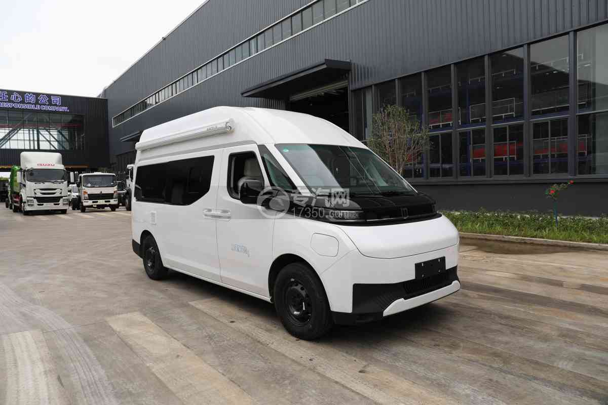 吉利超级VAN宁德天行83度电中轴高顶劲程版旅居车右前45度图