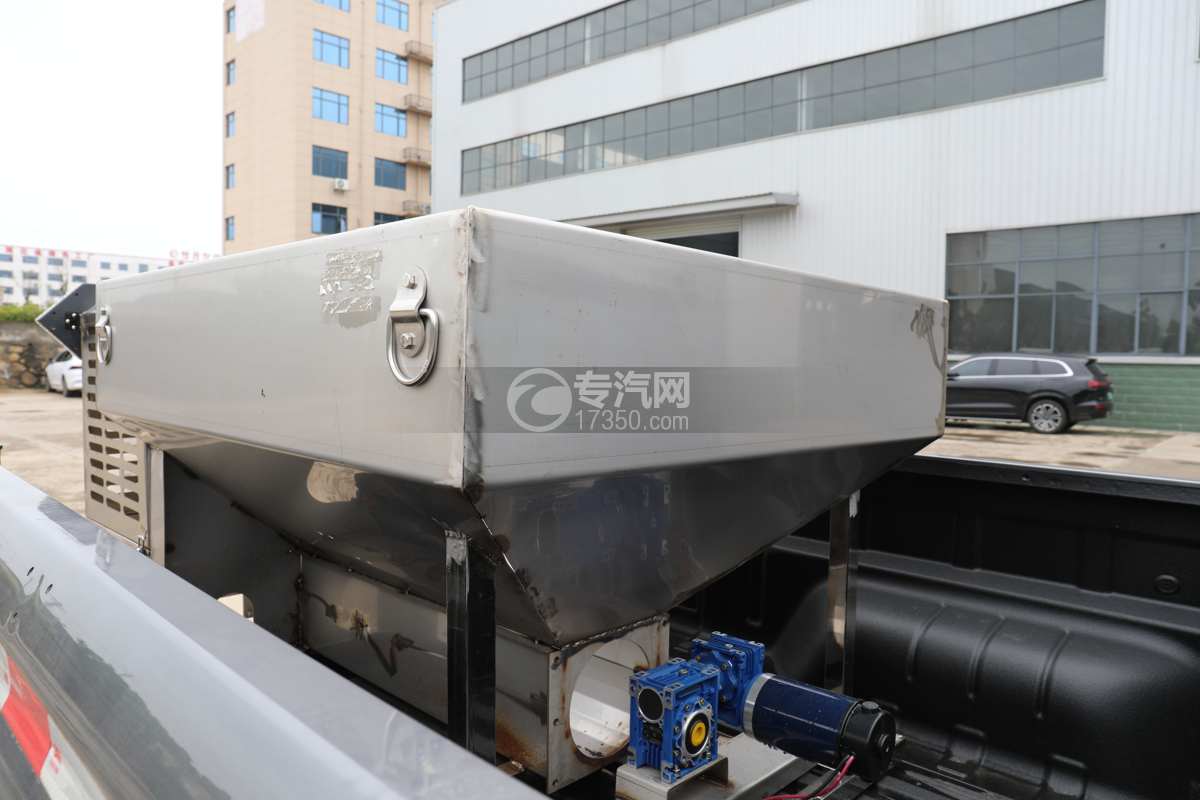 重汽搏胜2.0T自动柴油四驱长轴 青春版除雪车上装撒布机