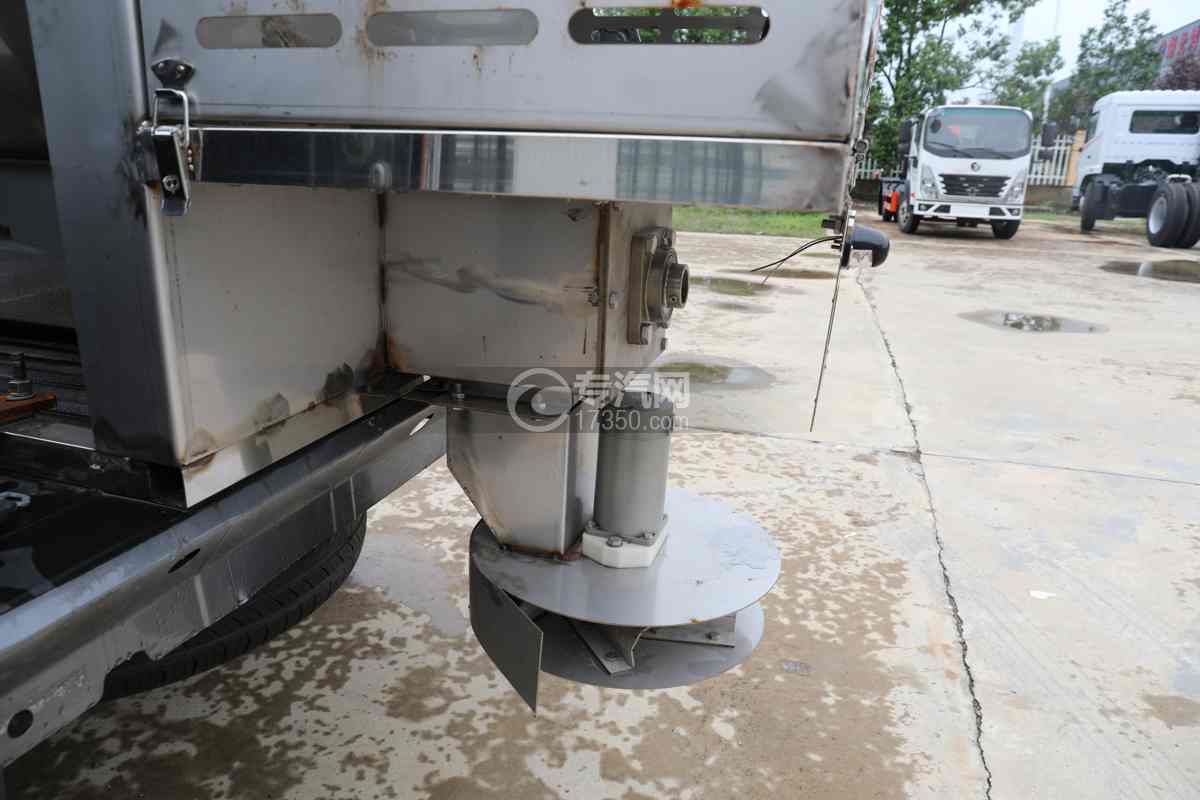 重汽搏胜2.0T自动柴油四驱长轴 青春版除雪车上装撒布机