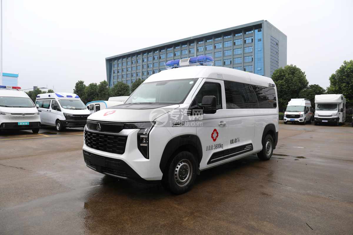 中国重汽先锋官中轴中顶救护车