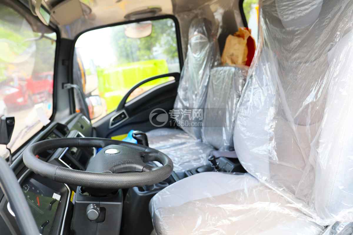 湖北大运致胜14吨抓斗式垃圾车驾驶室座椅