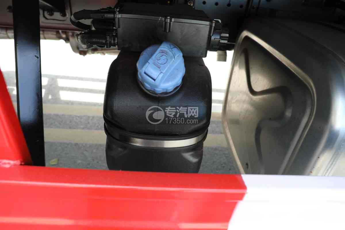陕汽德龍G500平板式货车（18吨新规）尿素罐