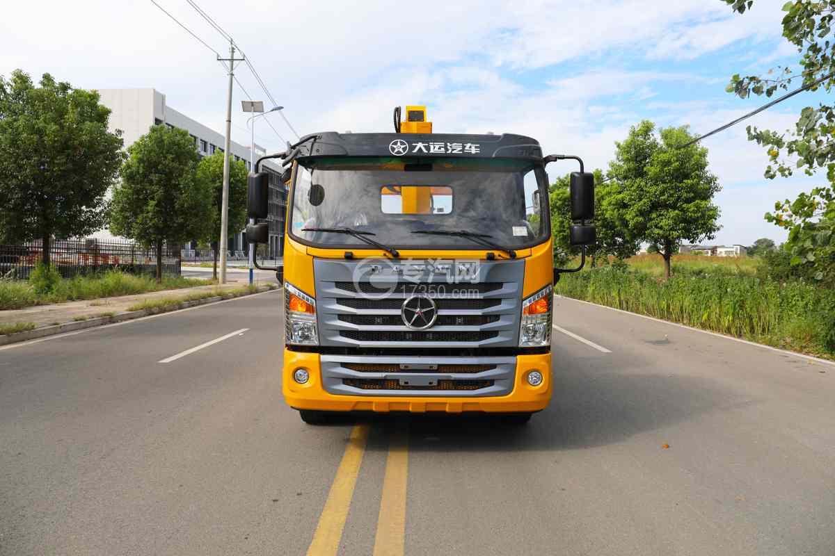 湖北大运G6一拖二带吊清障车（12吨）正面图