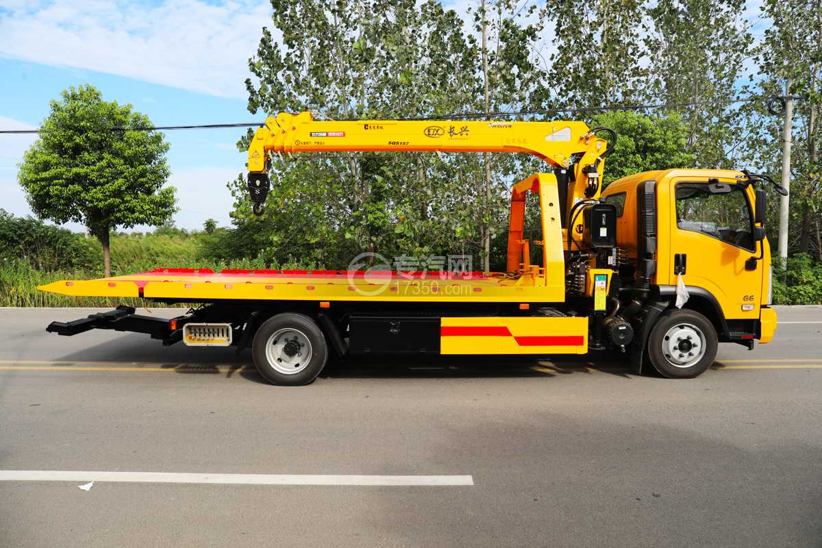 湖北大运G6一拖二带吊清障车（12吨）侧面图