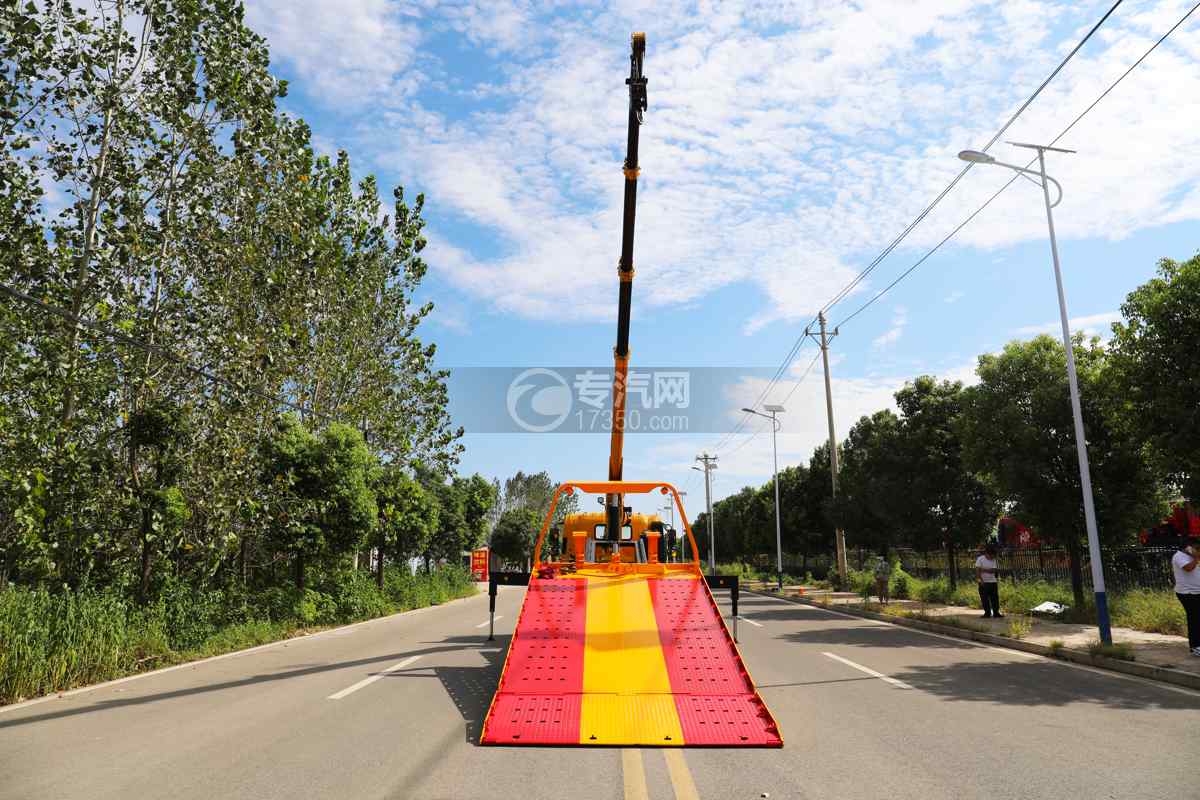 湖北大运G6一拖二带吊清障车（12吨）上装展示图