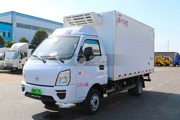 吉利星智F5E 81.53度电纯电动冷藏车（后双轮）左前45度图