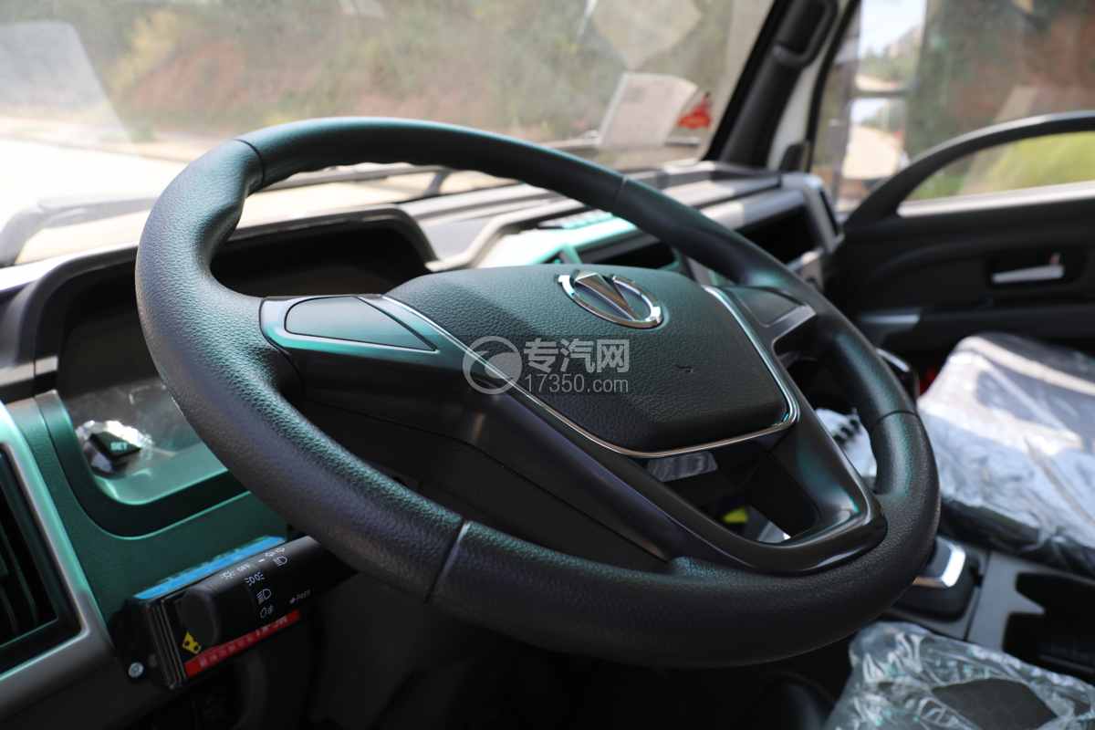 飞碟奥驰EV5纯电黄绿牌6方洒水车方向盘