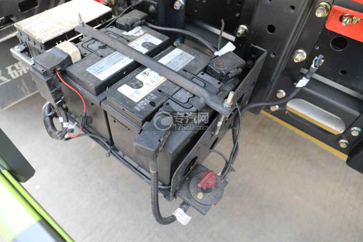 飞碟奥驰EV5纯电黄绿牌6方洒水车蓄电池
