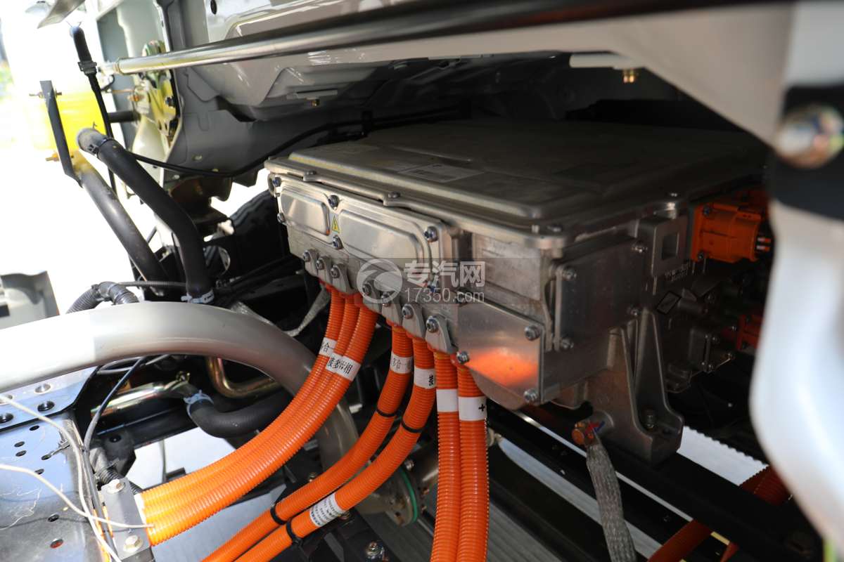 飞碟奥驰EV5纯电黄绿牌6方洒水车电控
