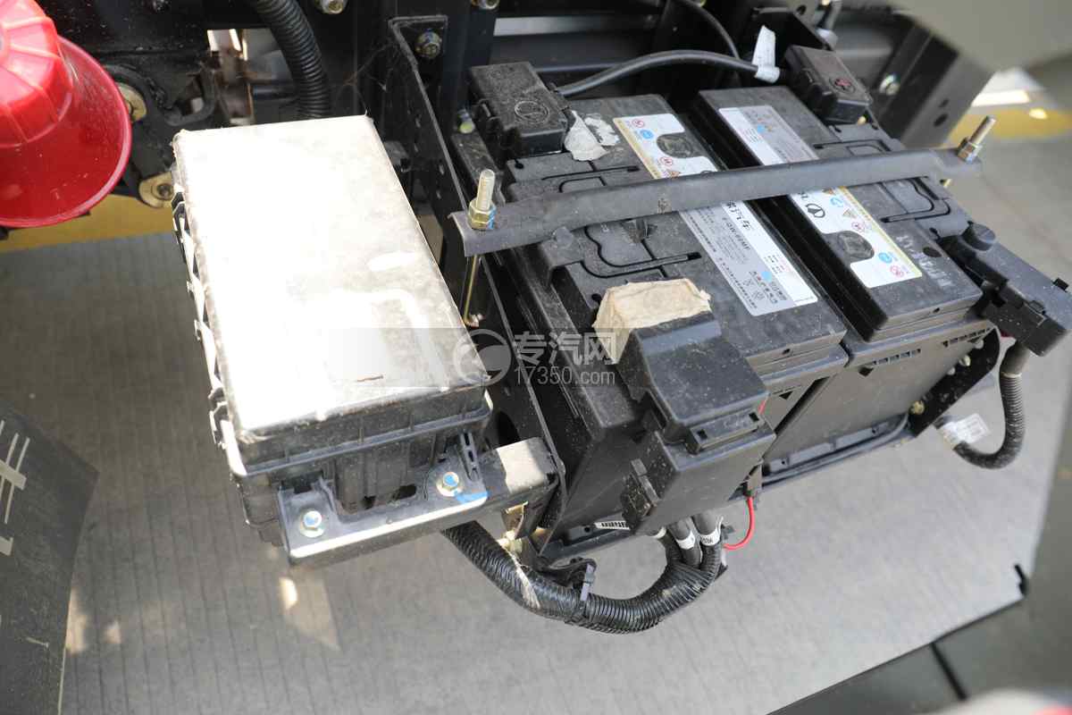 飞碟奥驰EV5纯电黄绿牌6方洒水车电瓶