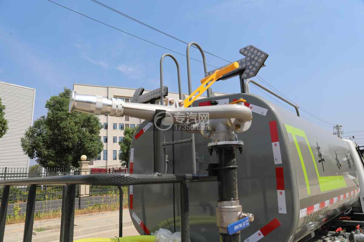 飞碟奥驰EV5纯电黄绿牌6方洒水车洒水炮