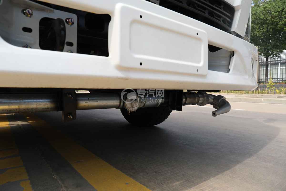 飞碟奥驰EV5纯电黄绿牌6方洒水车前对冲