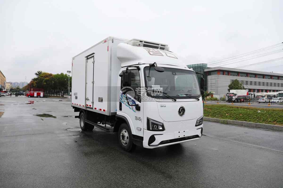 陕汽智云S300宁德165度K8冷藏车（新规）右前45度图
