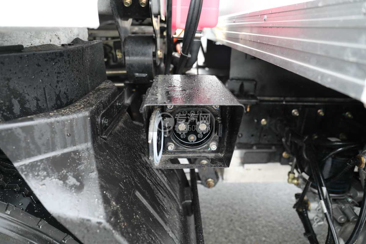 陕汽智云S300宁德165度K8冷藏车（新规）充电接口