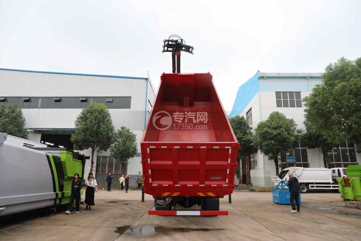 湖北大运提升桥24.5吨抓斗式垃圾车自卸货箱