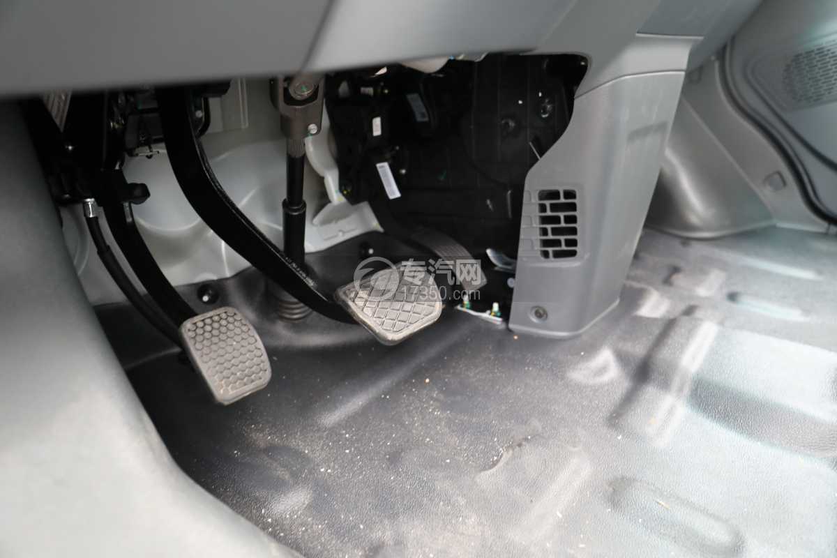 吉利 F1E（金标）纯电动冷藏车（小微卡）驾驶室细节图