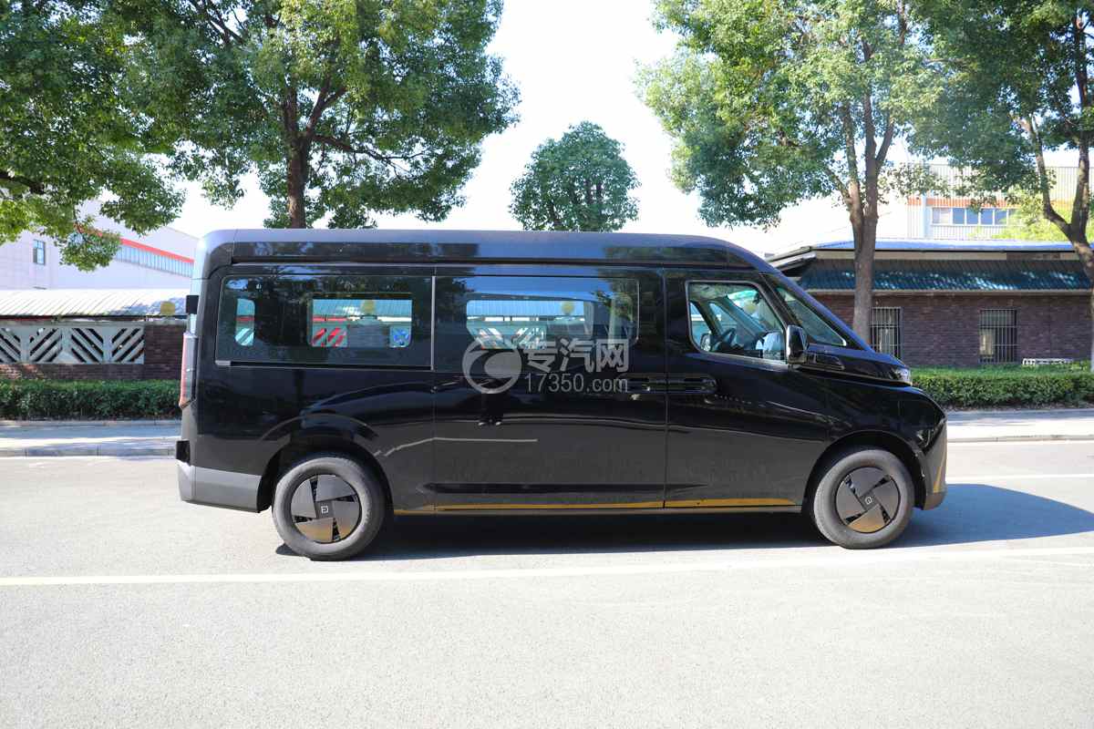 吉利宁德83度电 中轴 驭程版（明窗）超级van宿营车-黑色侧面图