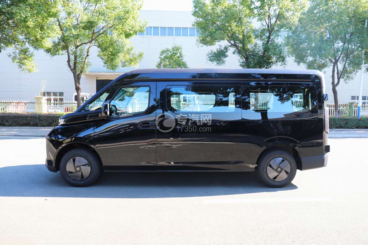 吉利宁德83度电 中轴 驭程版（明窗）超级van宿营车-黑色侧面图