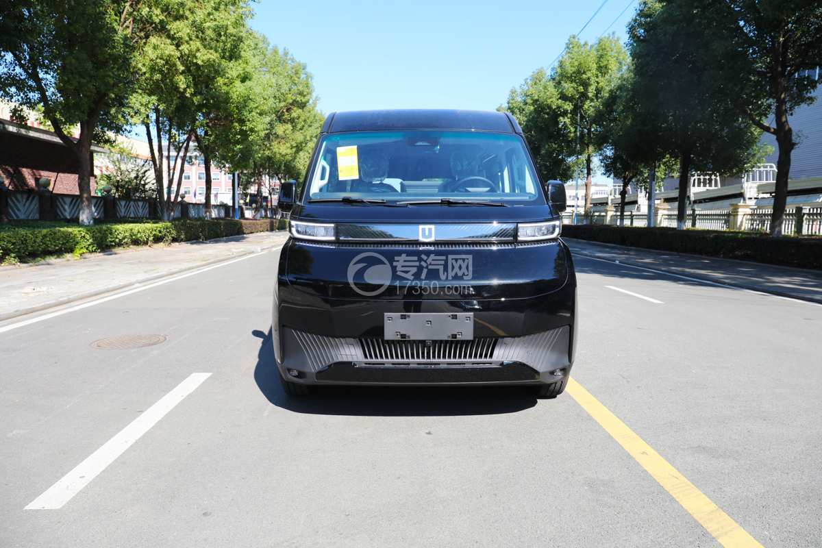 吉利宁德83度电 中轴 驭程版（明窗）超级van宿营车-黑色正前方图