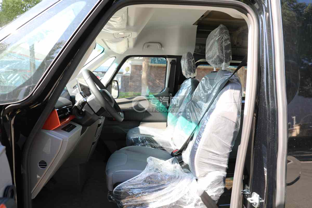 吉利宁德83度电 中轴 驭程版（明窗）超级van宿营车-黑色驾驶细节图