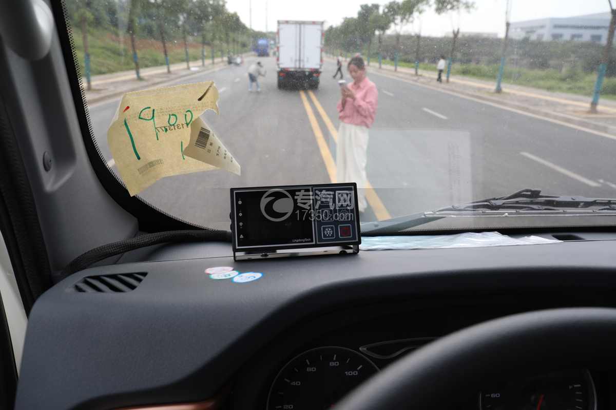 江淮帅铃EV5-100.46Kwh纯电动冷藏车--新规驾驶室温控器