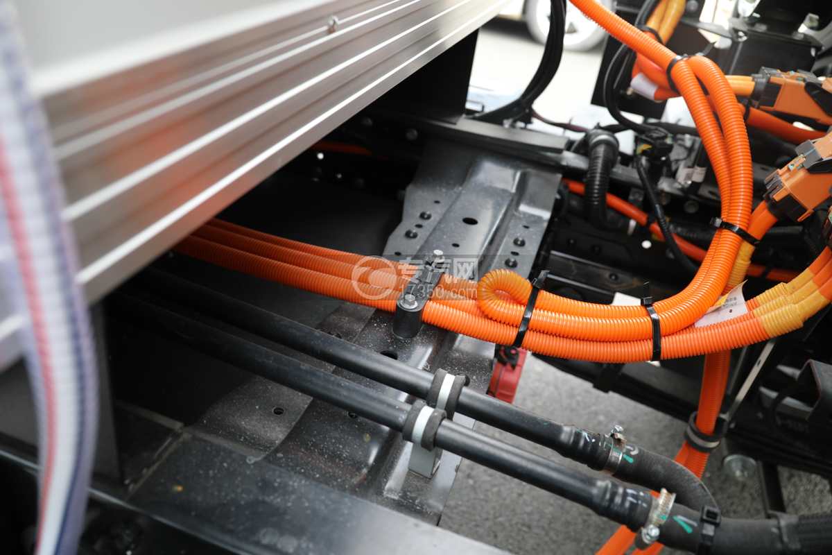 江淮帅铃EV5-100.46Kwh纯电动冷藏车--新规集成电控