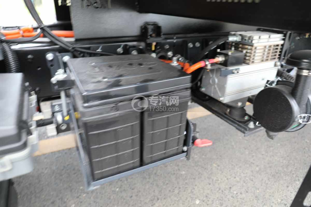 江淮帅铃EV5-100.46Kwh纯电动冷藏车--新规电瓶