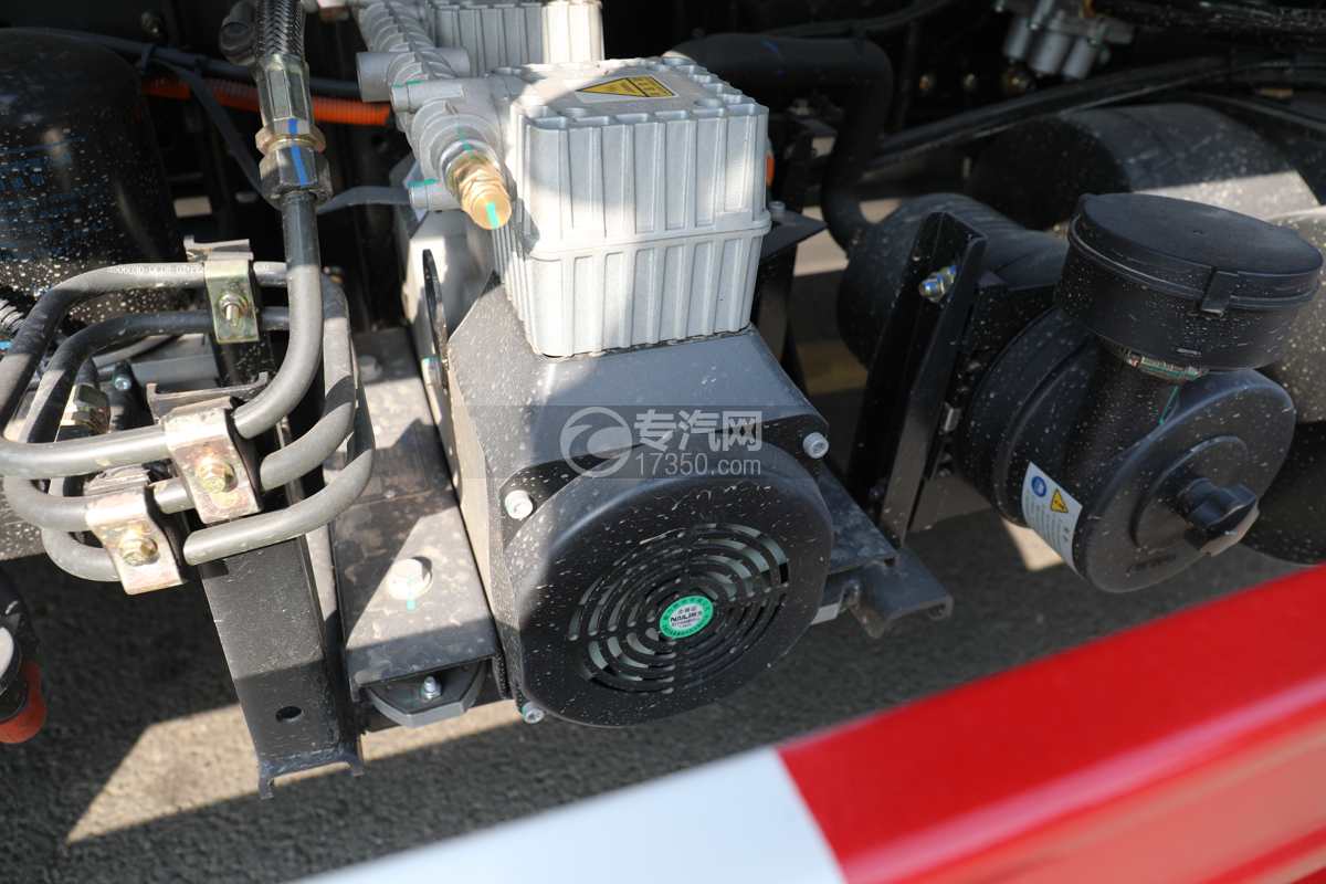 飞碟奥驰EV5纯电蓝牌餐厨垃圾车空滤