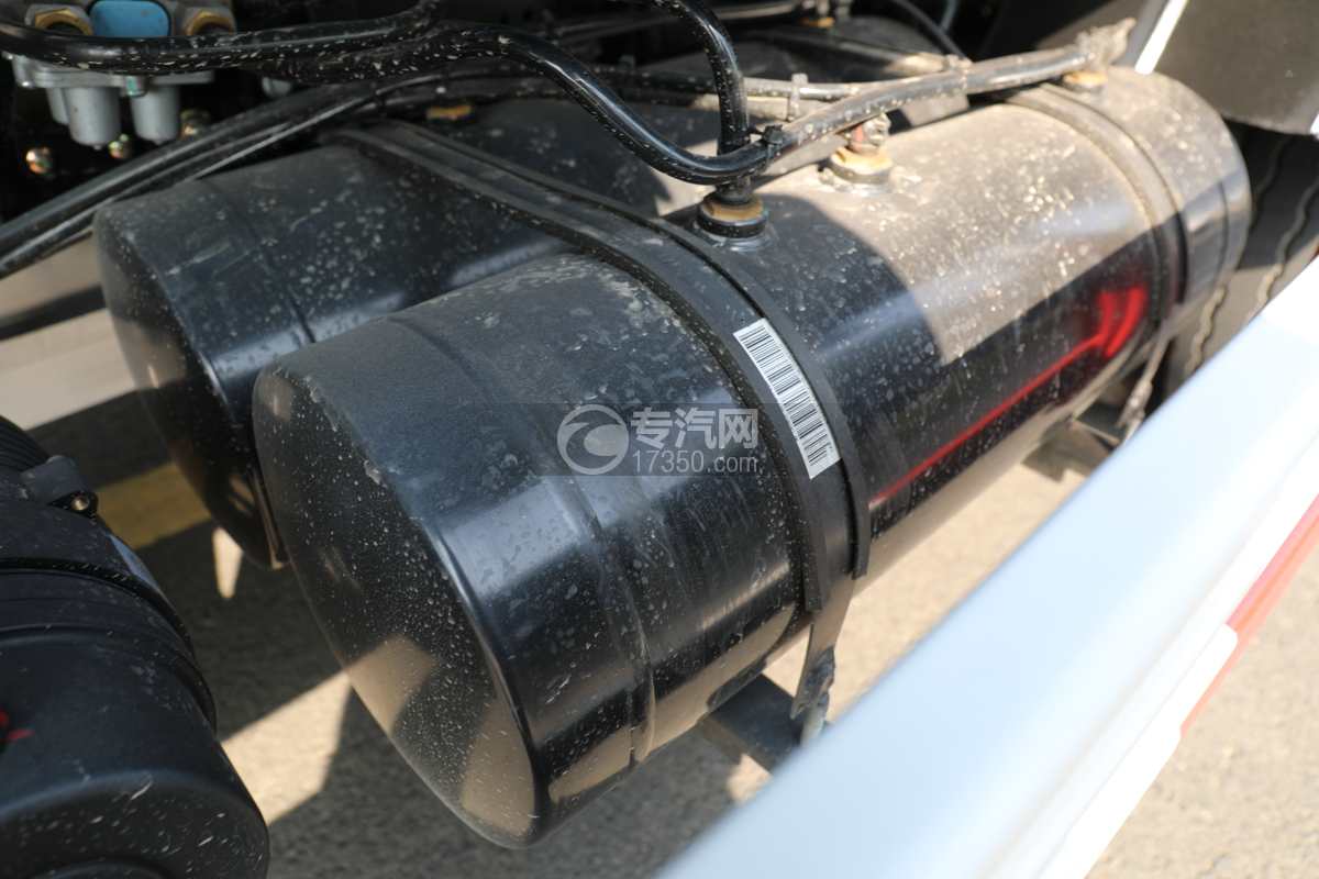 飞碟奥驰EV5纯电蓝牌餐厨垃圾车储气罐