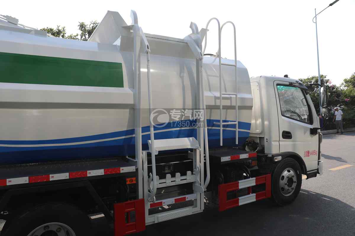 飞碟奥驰EV5纯电蓝牌餐厨垃圾车提桶装置