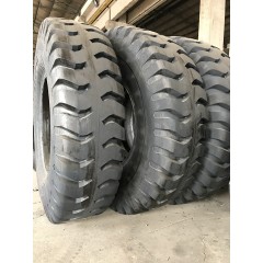 精品尼龙自卸车轮胎27.00-49矿山加深花纹2700-49 加厚耐磨耐扎