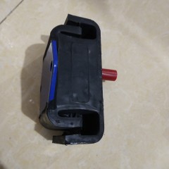 承接重卡配件装柜发动机前悬置